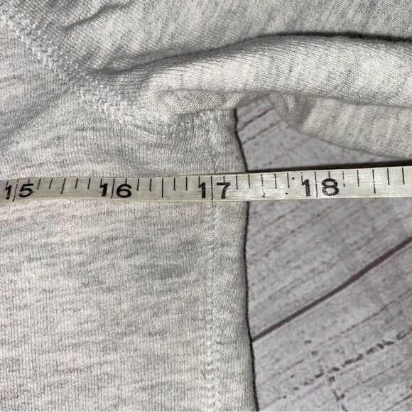 Champion NWOT Longsleeve Crewneck sweatshirt grey sz small women - Picture 8 of 10